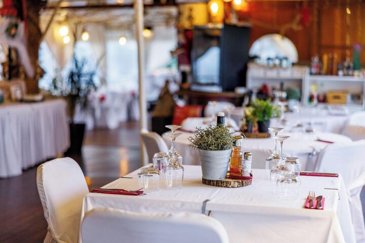 Dining 34 of 146