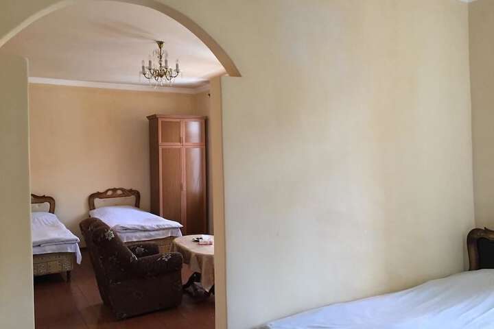 Room 6 of 14