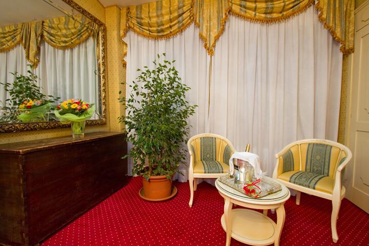 Entrance & Lobby