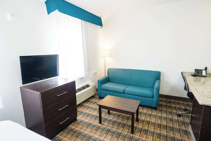 1 Queen Bed Suite (33 of 36)