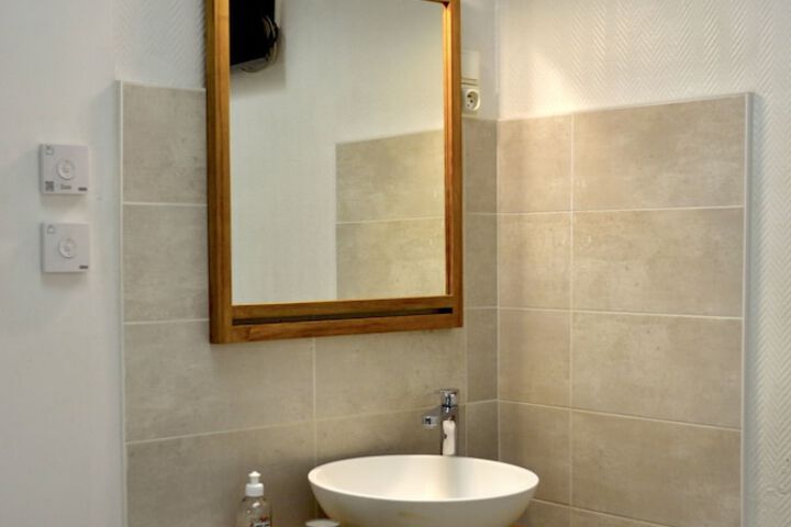 Room 6 of 32