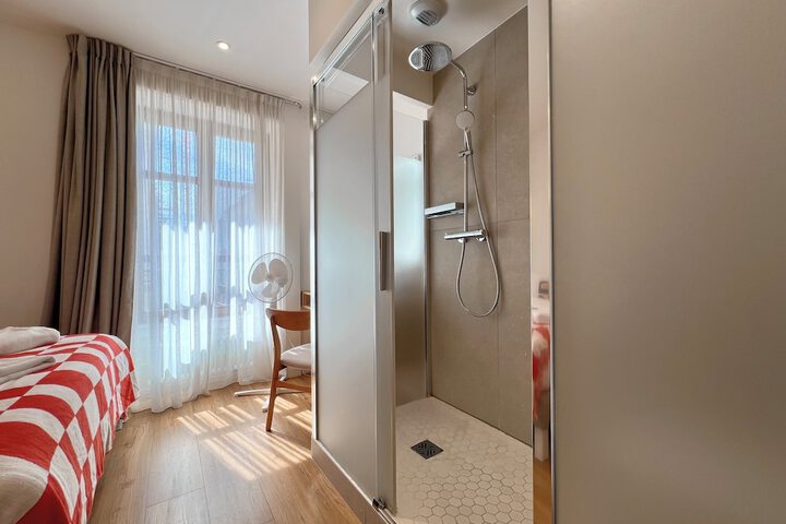 Room 16 of 22
