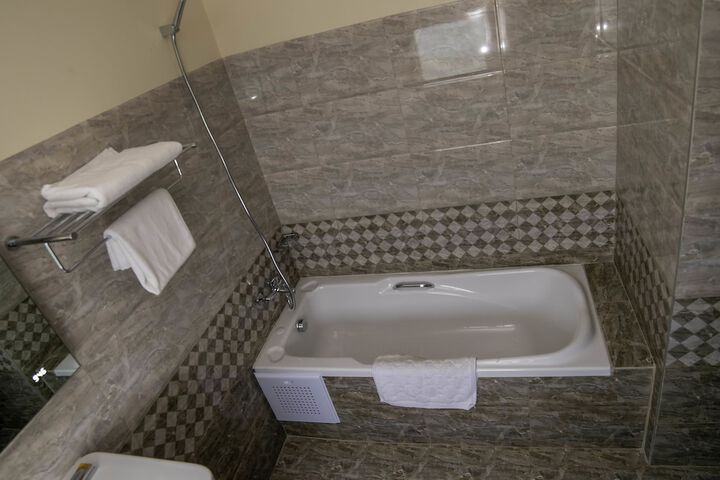 Room 62 of 230