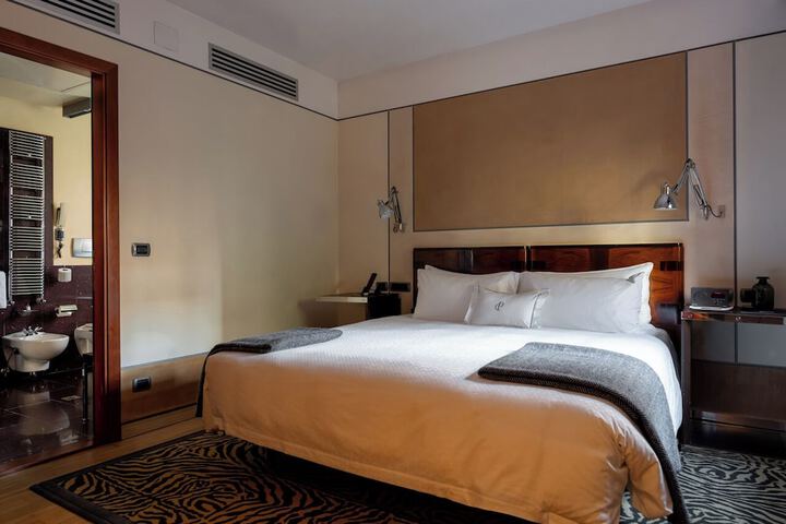 Room 52 of 119