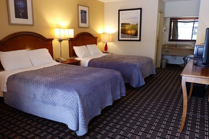 2 Double Beds (1 of 5)