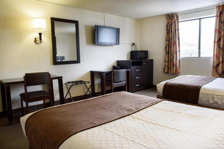 2 Double Beds (3 of 9)