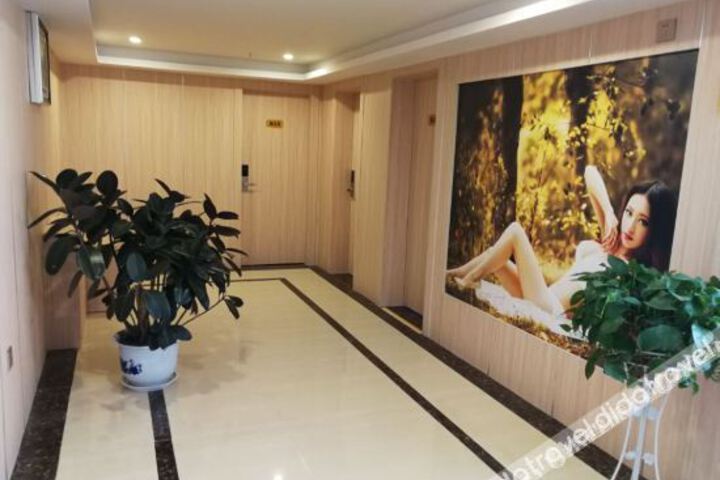 Hotel Interior 10 of 14