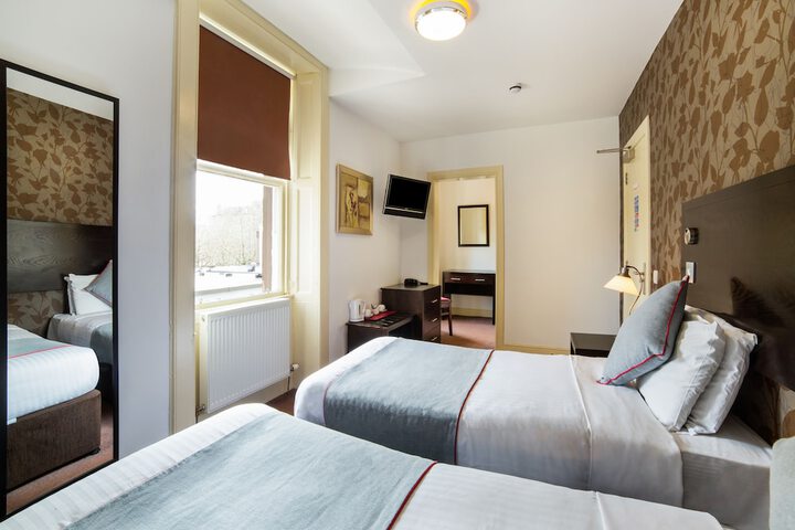 Room 32 of 55