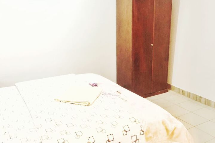 Room 6 of 17