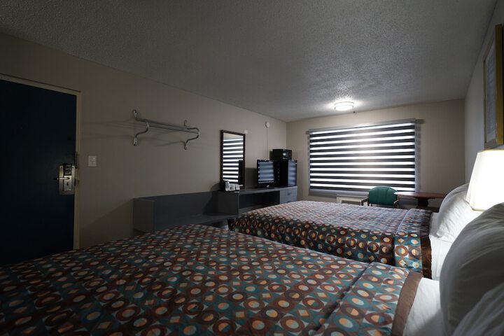 2 Queen Beds Ground Floor (8 of 9)