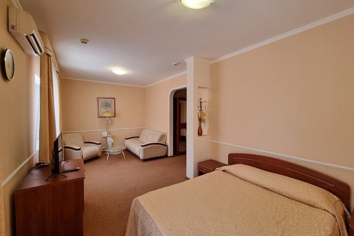 Room 43 of 99