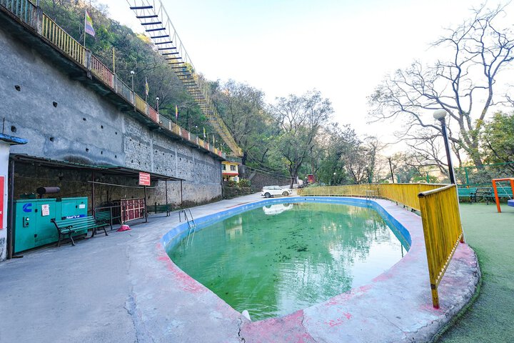 Pool 25 of 40
