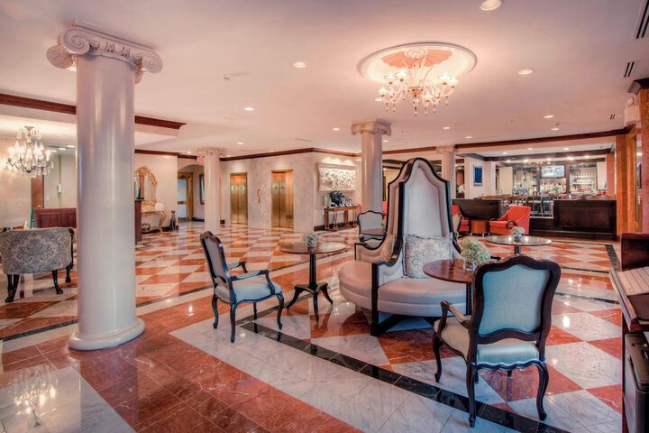 Lobby lounge