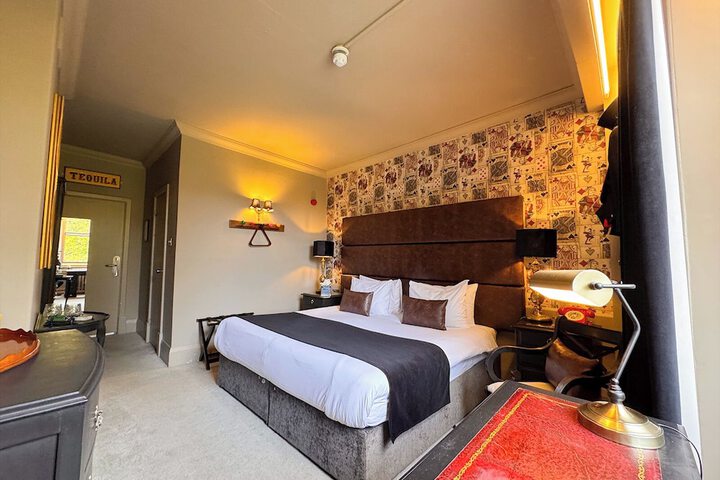 Room 32 of 59