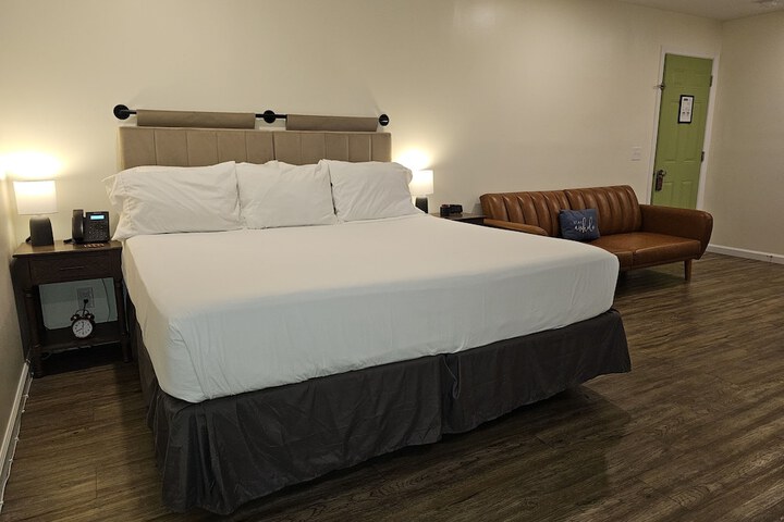 Room 8 of 25
