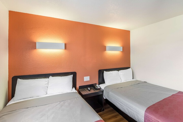 2 Double Beds (7 of 7)