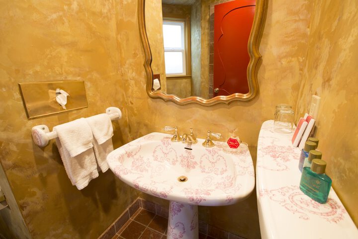 Bathroom sink