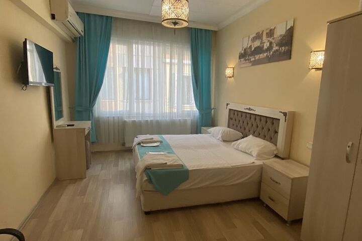 Room 14 of 104