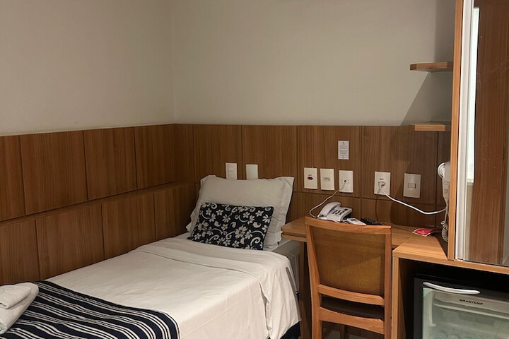 Room 13 of 40