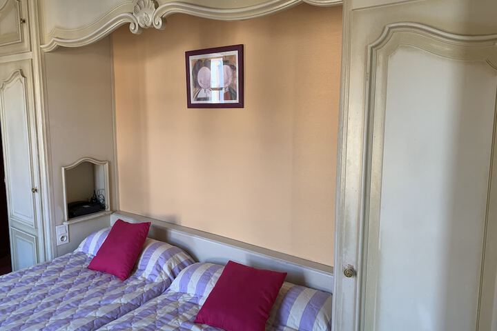 Room 9 of 31