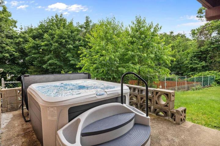 Photo of 6BDRM with Hot Tub Mt. Wash