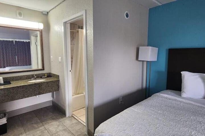 Room 35 of 59