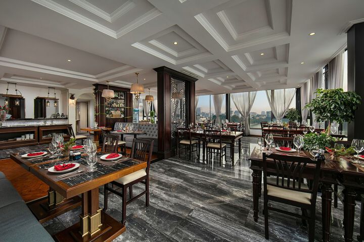Dining 90 of 133
