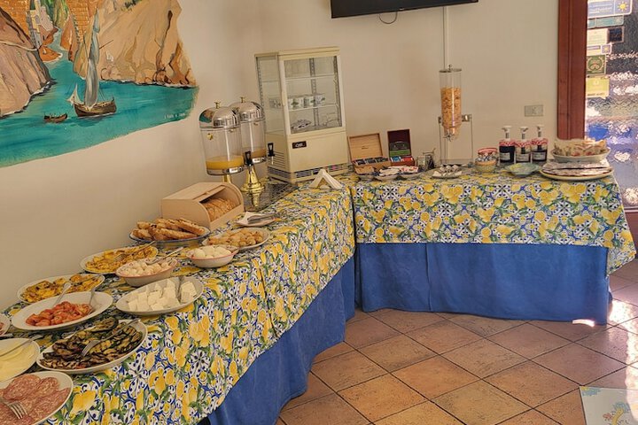 Dining 103 of 147