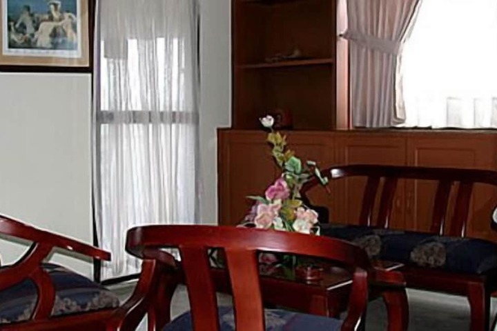 Room 6 of 17