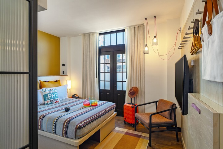 Room 15 of 53