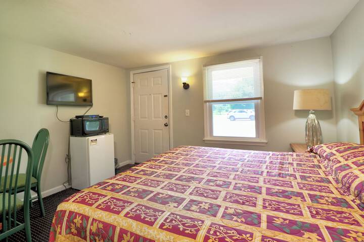 1 King Bed (6 of 10)
