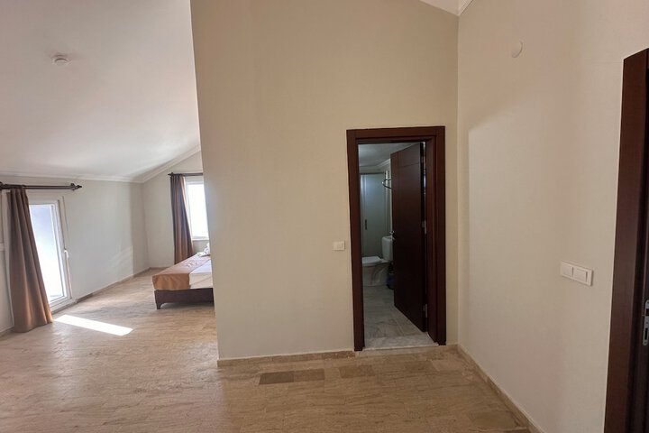 Room 43 of 171