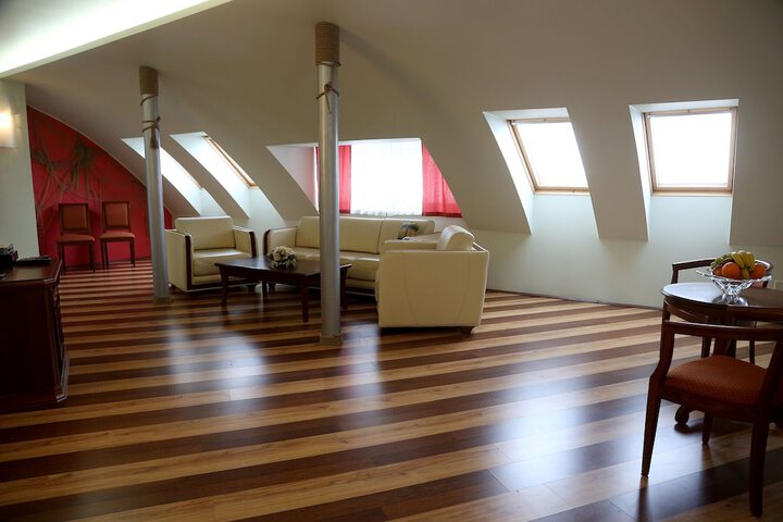 Room 16 of 39