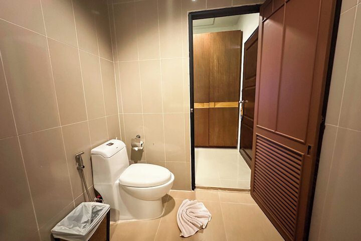 Room 25 of 46