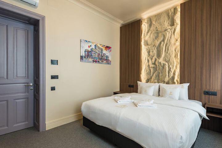 Room 103 of 208