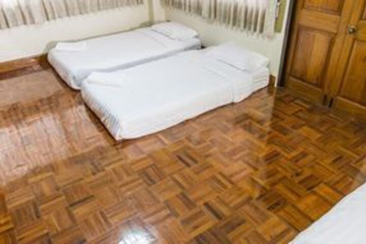 Room 12 of 33