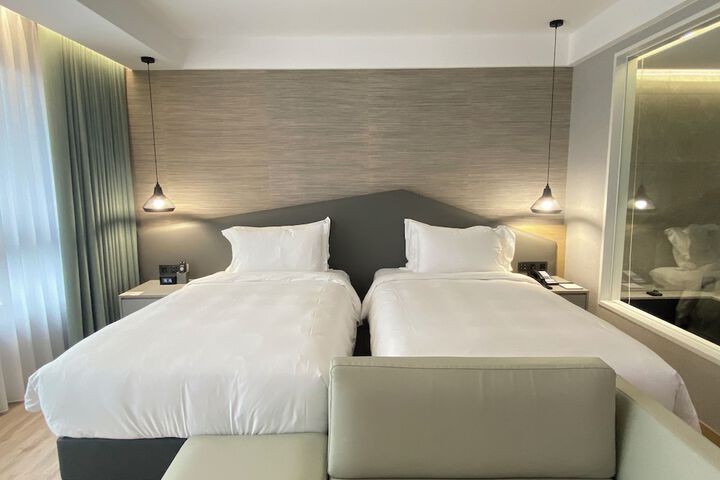 Room 26 of 83
