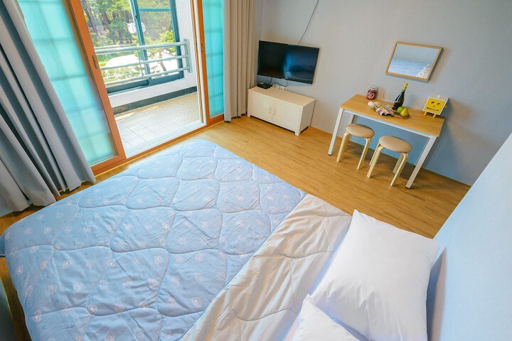 Room 30 of 102