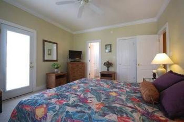 Room 7 of 18