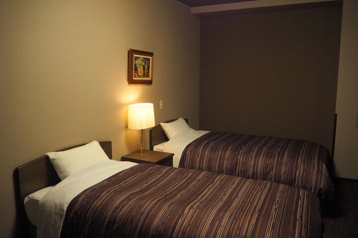 Room 4 of 32
