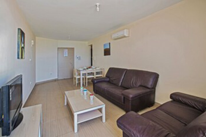 Room 6 of 13
