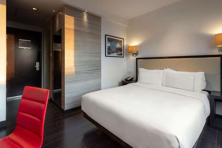 Room 26 of 115