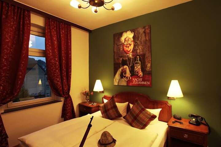 Room 16 of 42