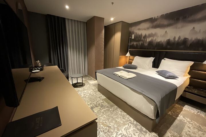 Room 19 of 84