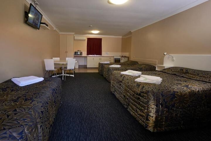 Room 7 of 13