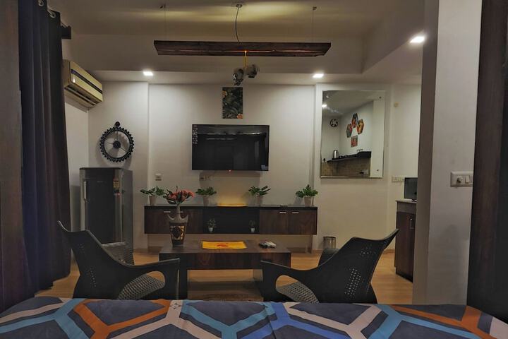 Room 4 of 6