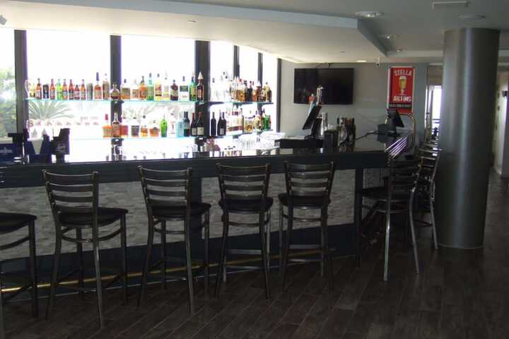 Lounge 117 of 123