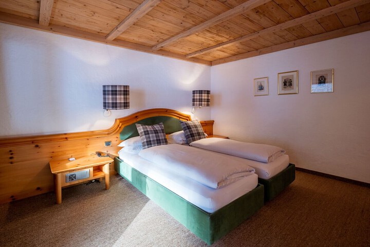 Room 20 of 145