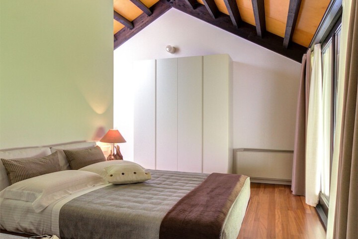 Room 6 of 39