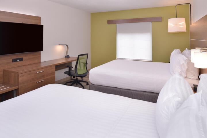 2 Queen Beds (6 of 11)